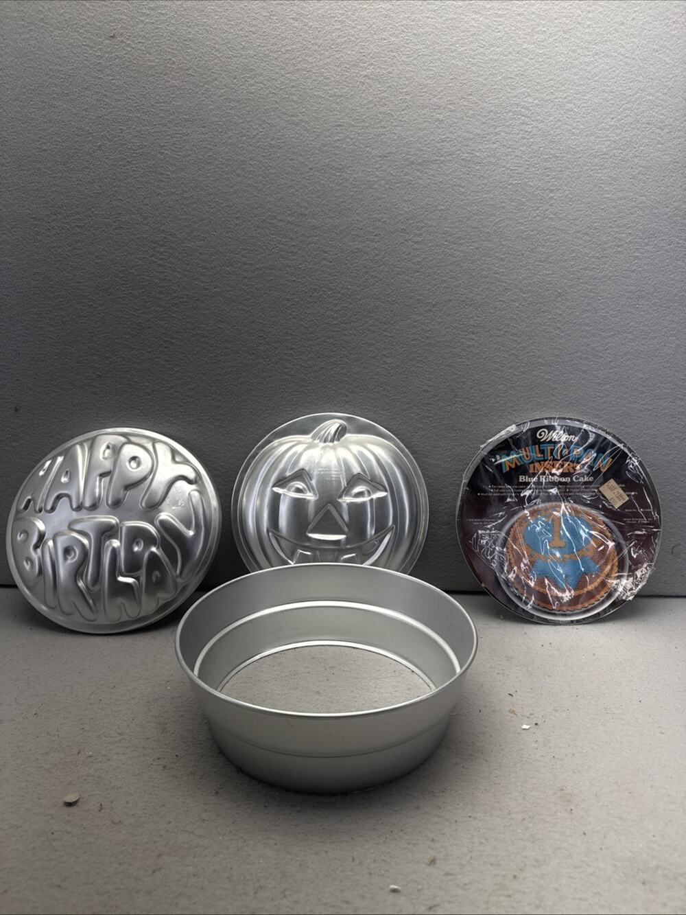 Vtg Wilton Multi-Pan Set 9" Round Base & 3 Inserts Birthday Pumpkin Blue Ribbon